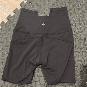 Lululemon black size 6 in movement leggings